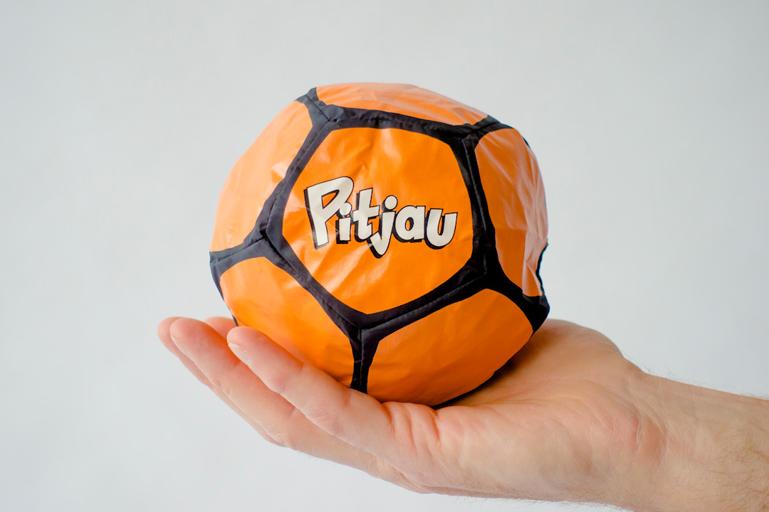 Pitjau (ball in hand)